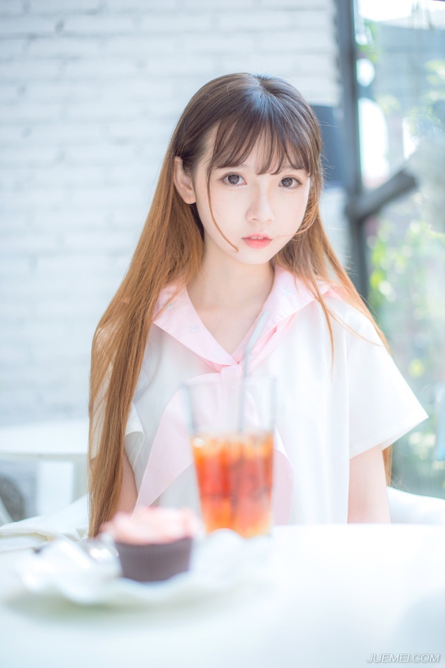 到最后，魏延索性也放开了，一路加速行军，当带着人马抵达成都平原的时候，看到庞统在成都城外立寨，而非已经大开成都城门来迎接自己的时候，魏延才算稍微松了口气。